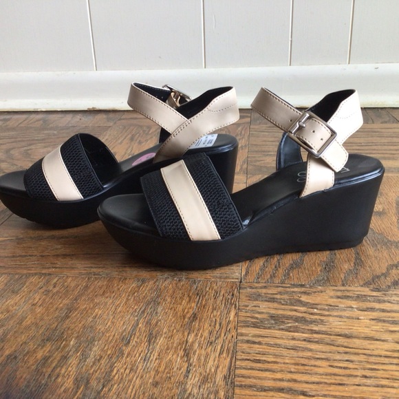 Franco Sarto Sandals - Picture 6 of 11